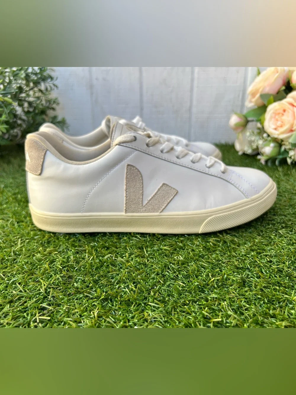 VEJA Women  Esplar Logo Leather Extra-White Sable size 7 gently used